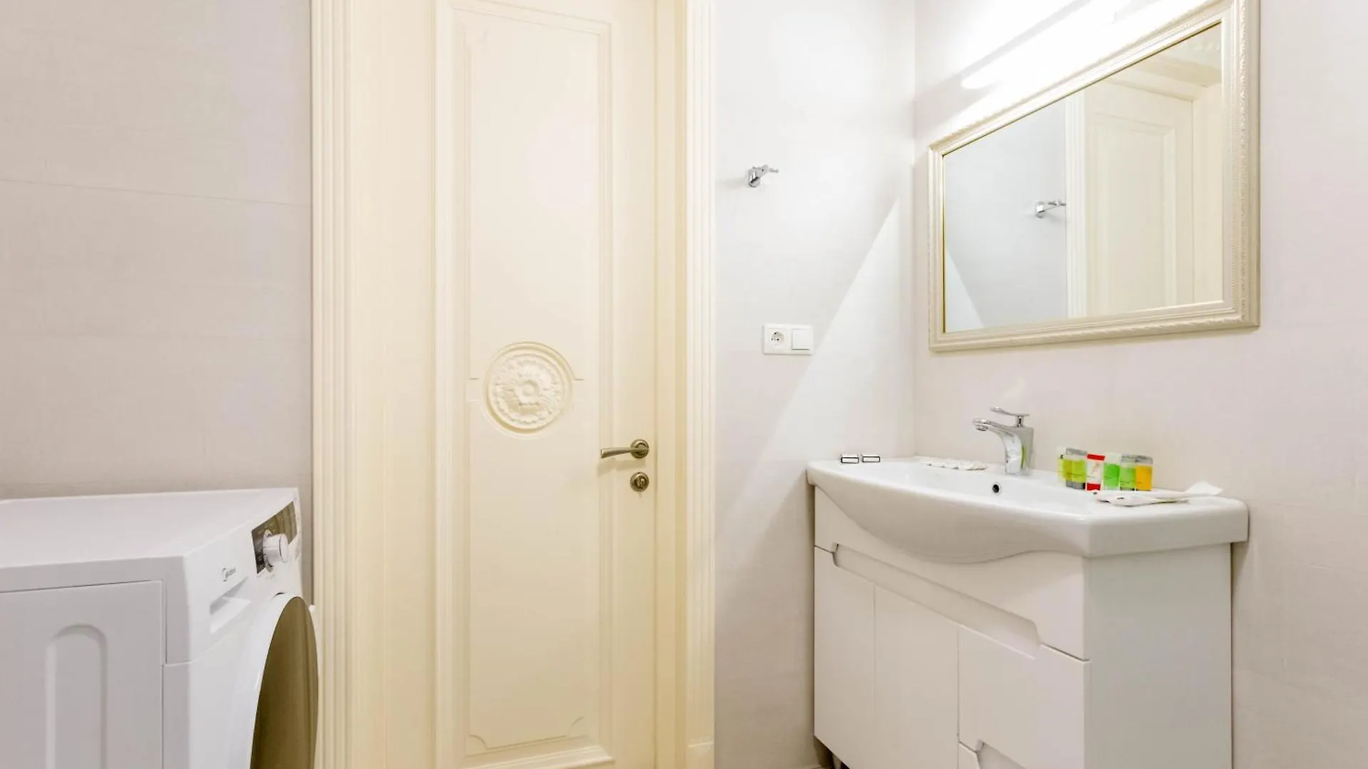 New!-Downtown Apartment Ll Тбилиси